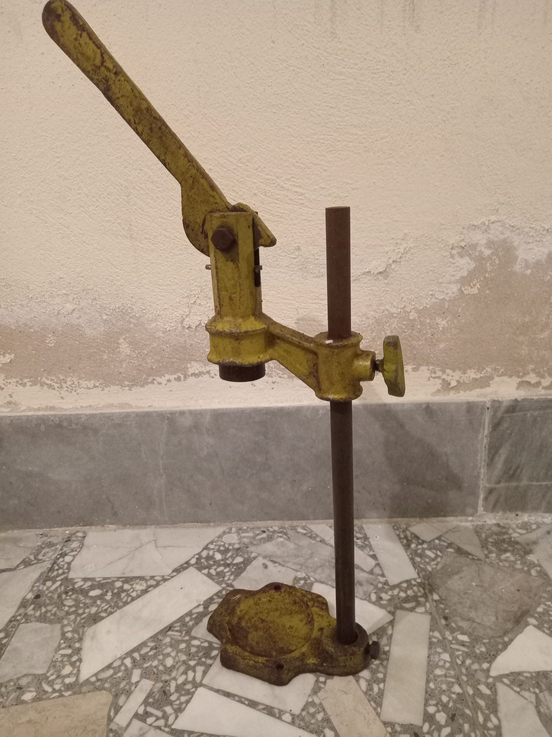 تشتک زن پرس درب دستی قدیمی
