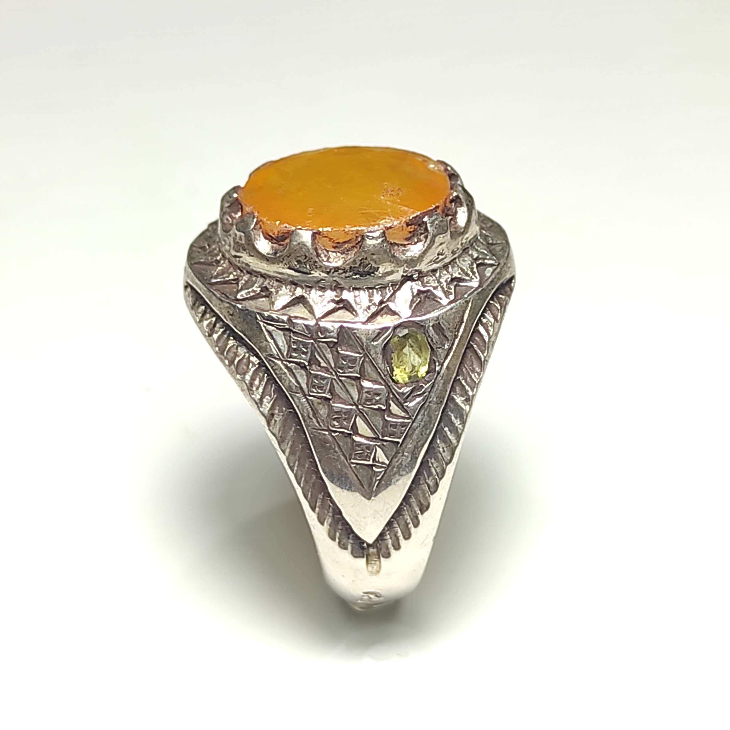 انگشتر یاقوت زرد