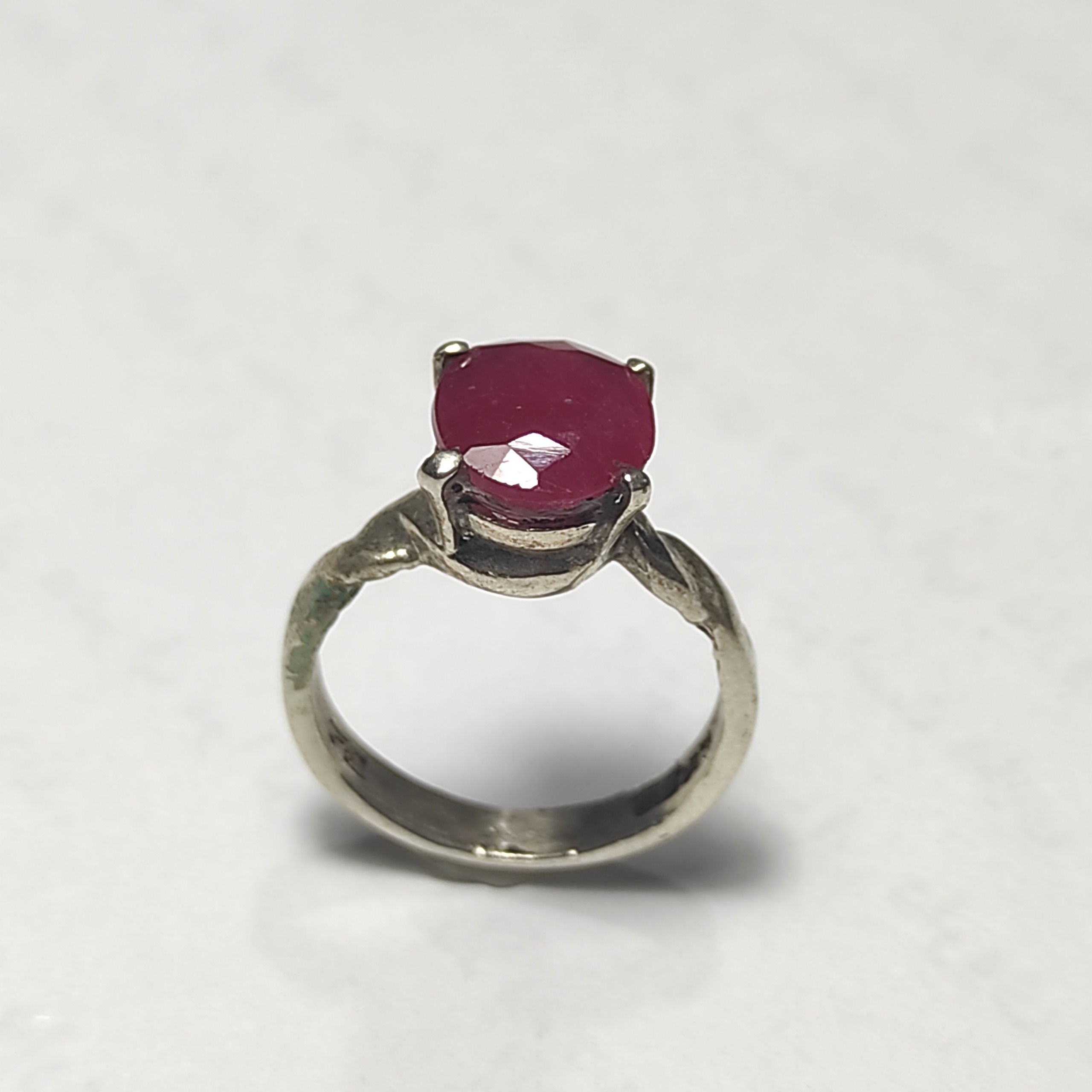 انگشتر یاقوت سرخ آفریقایی