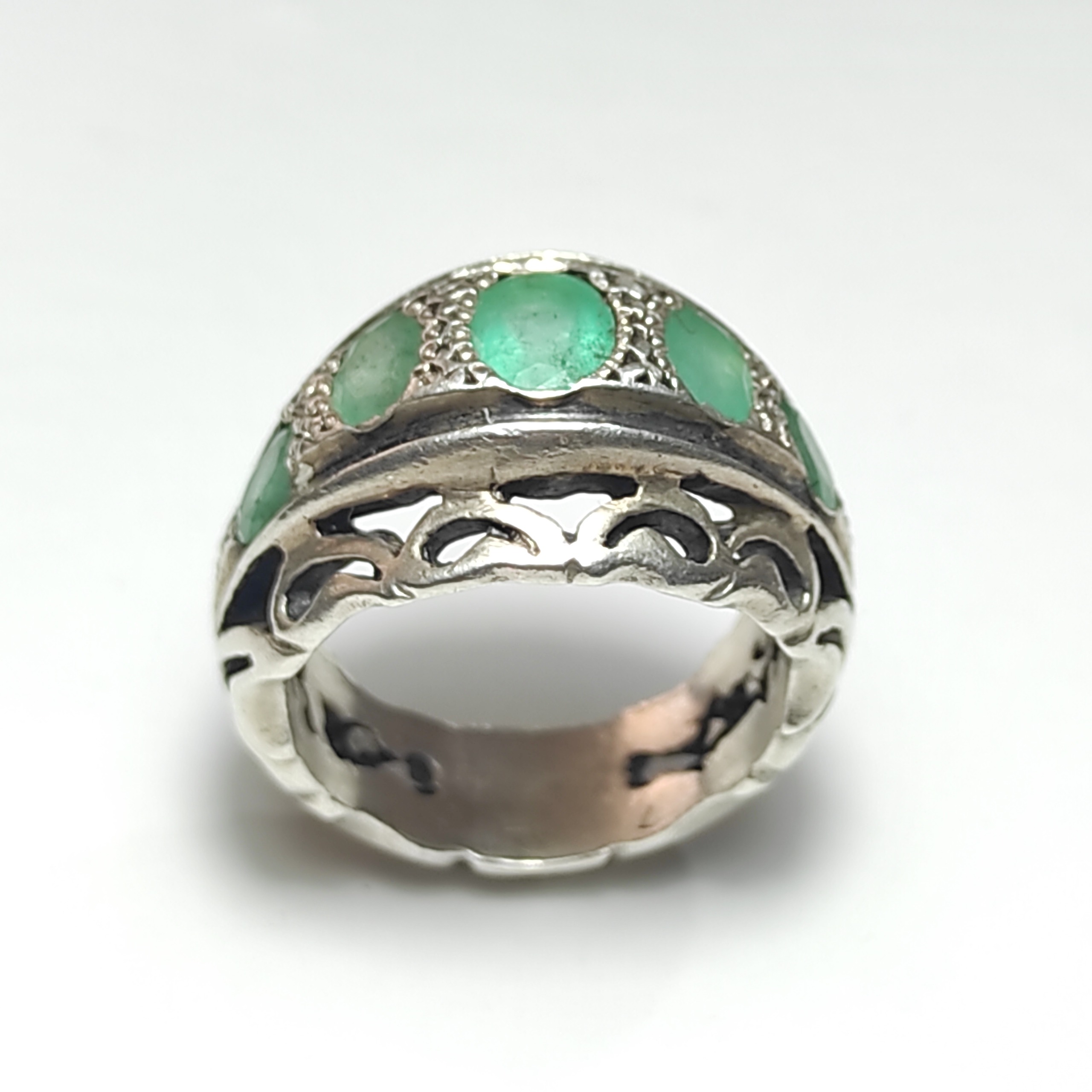 انگشتر زمردچند نگینه