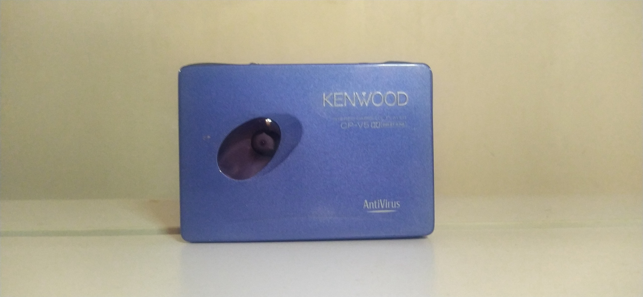 واکمن بسیار زیبای فلزی کنوود (Kenwood)