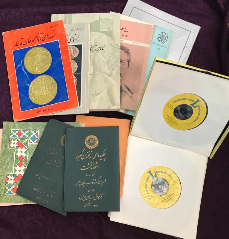 21 عدد کتاب پهلوی و صفحه گرام