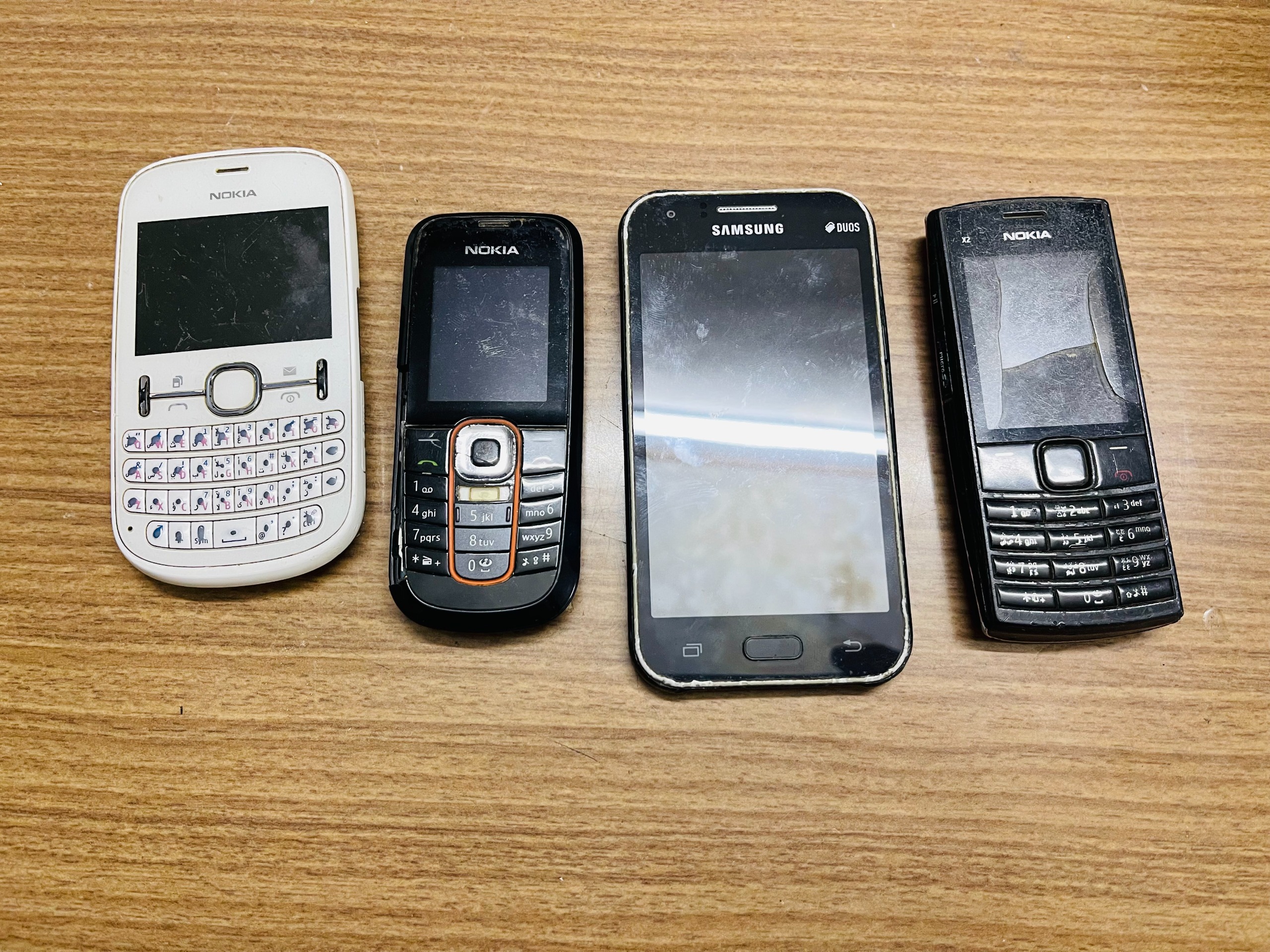 فروش چهار عدد گوشی قدیمی Samsung And Nokia