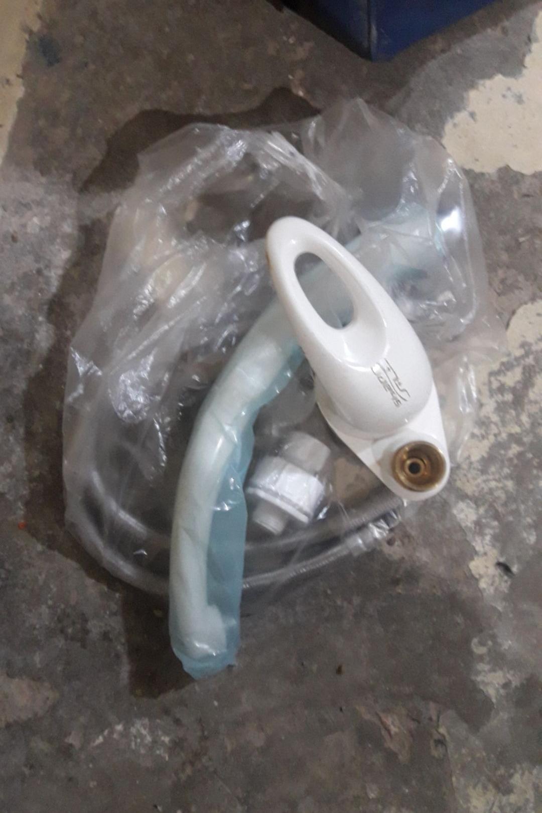 شیر آب سرد و گرم