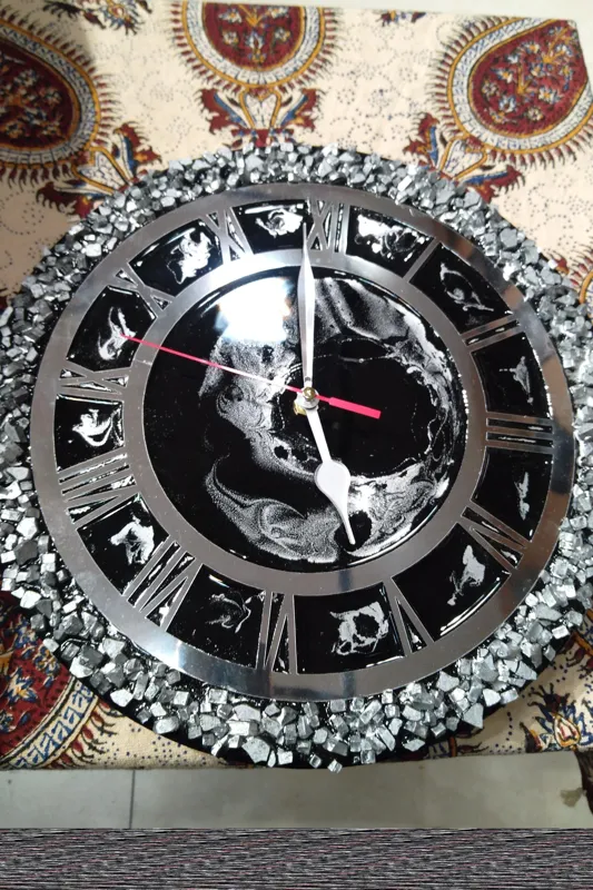 ساعت دیواری چوبی