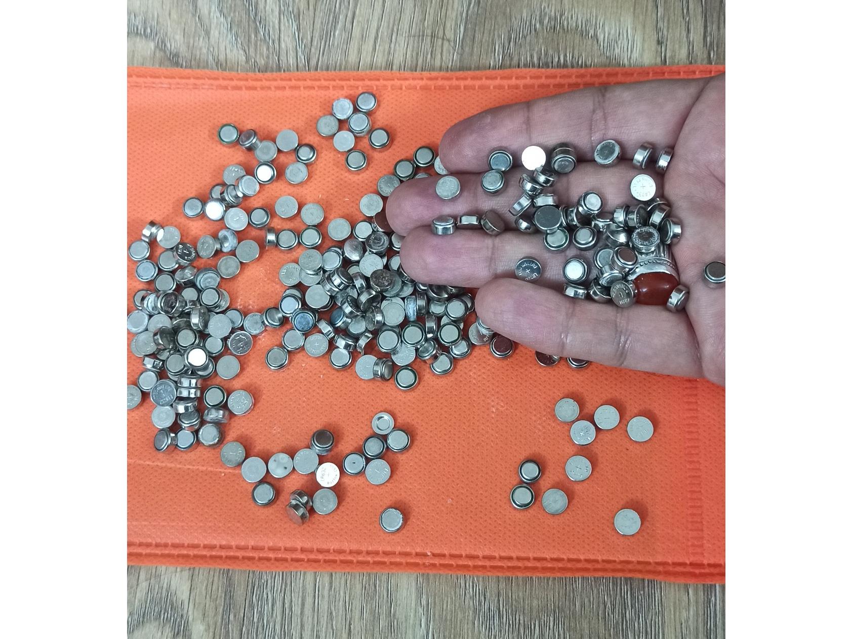 1 کیلو باتری دکمه ای