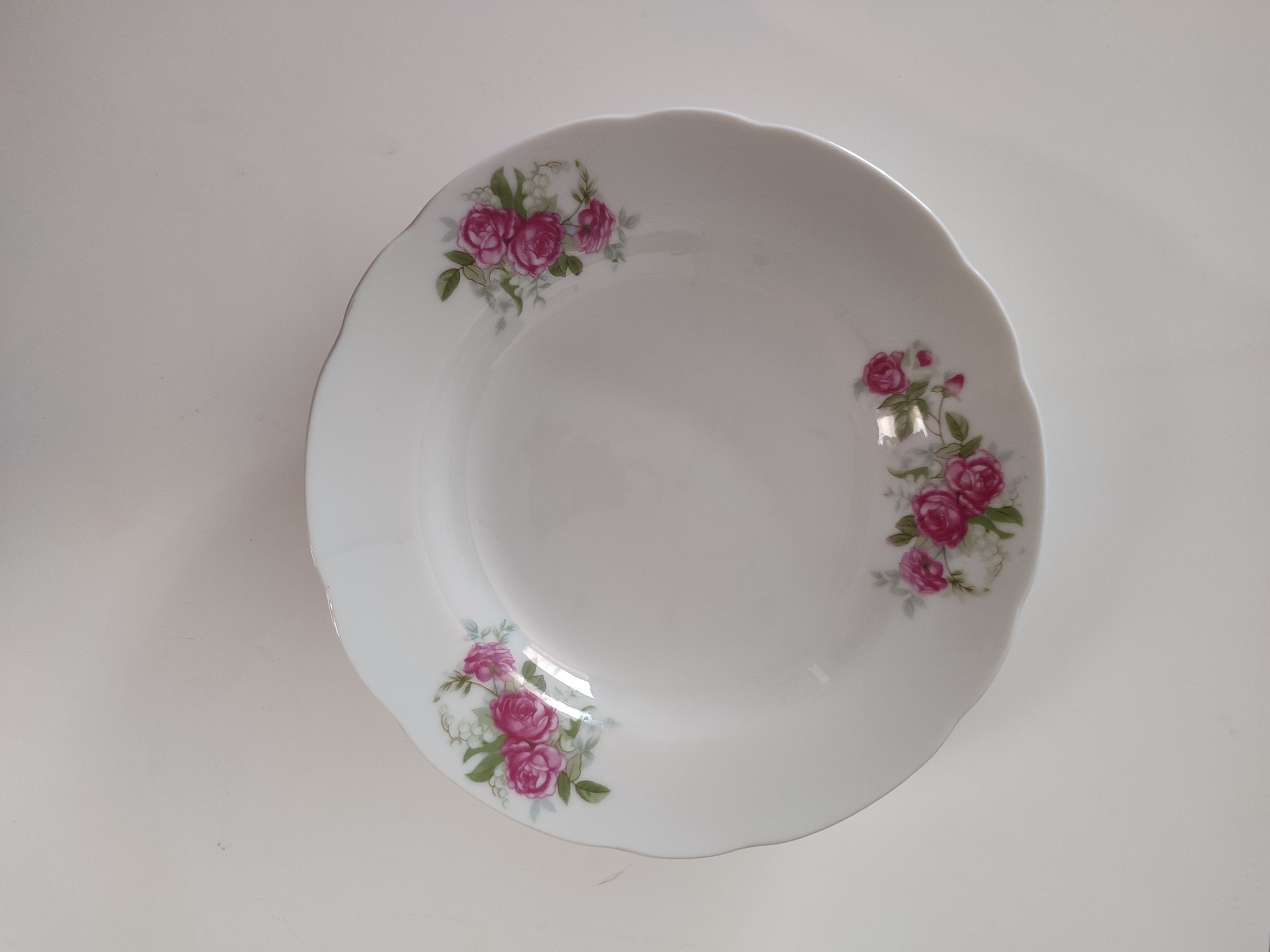بشقاب چینی گلسرخی