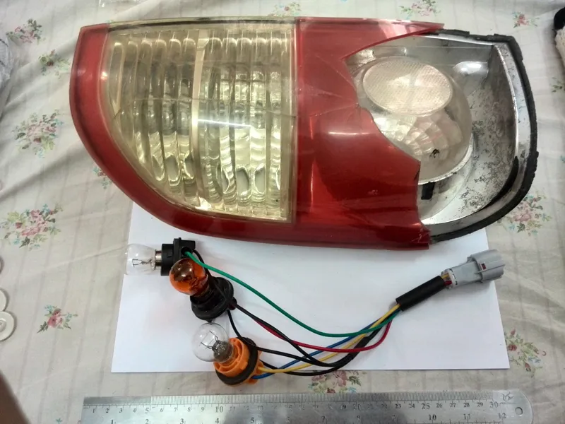 چراغ عقب خودرو کاپرا(توضیحات خوانده شود)