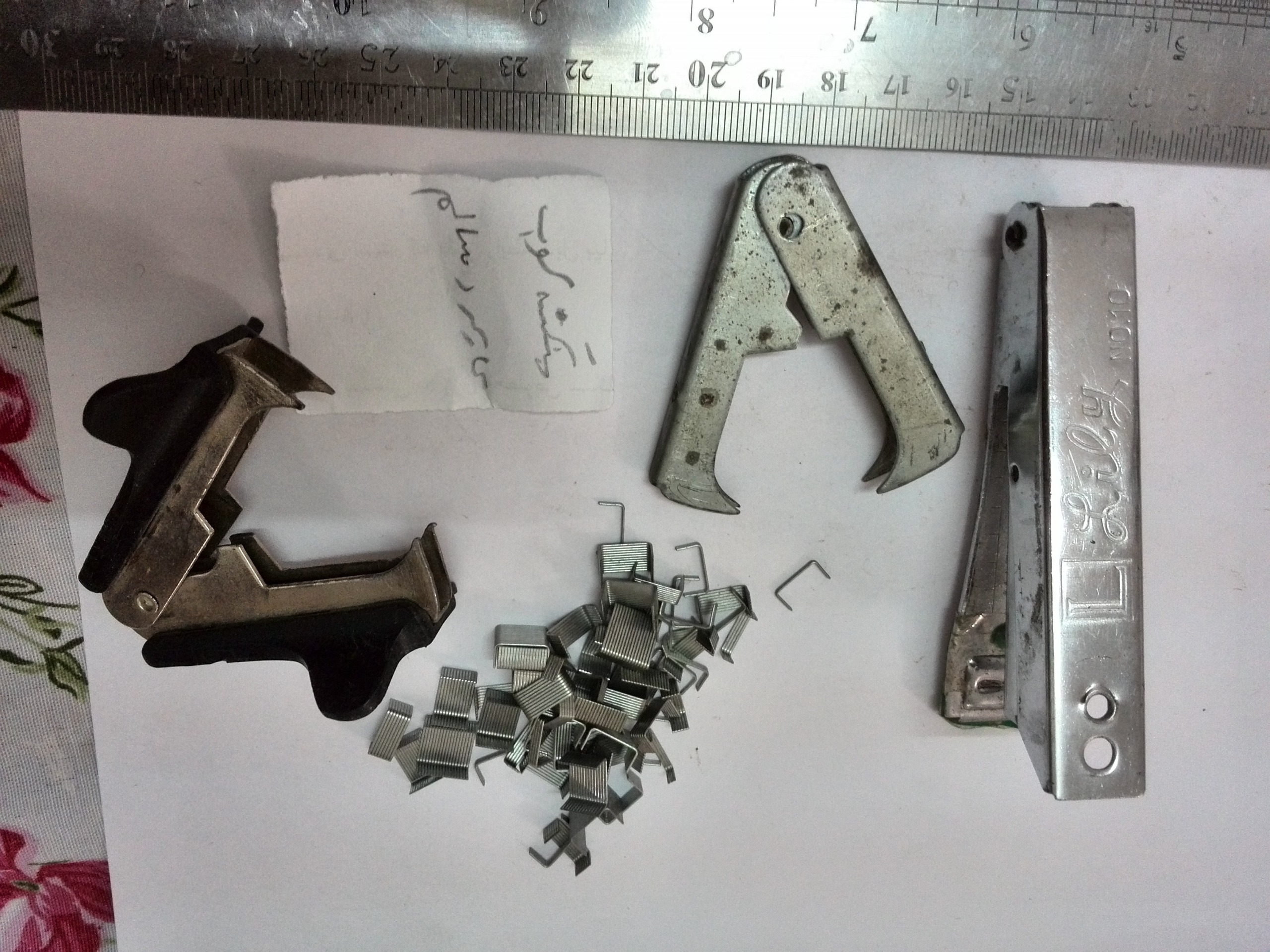 منگنه کوب با منگنه و منگنه کش