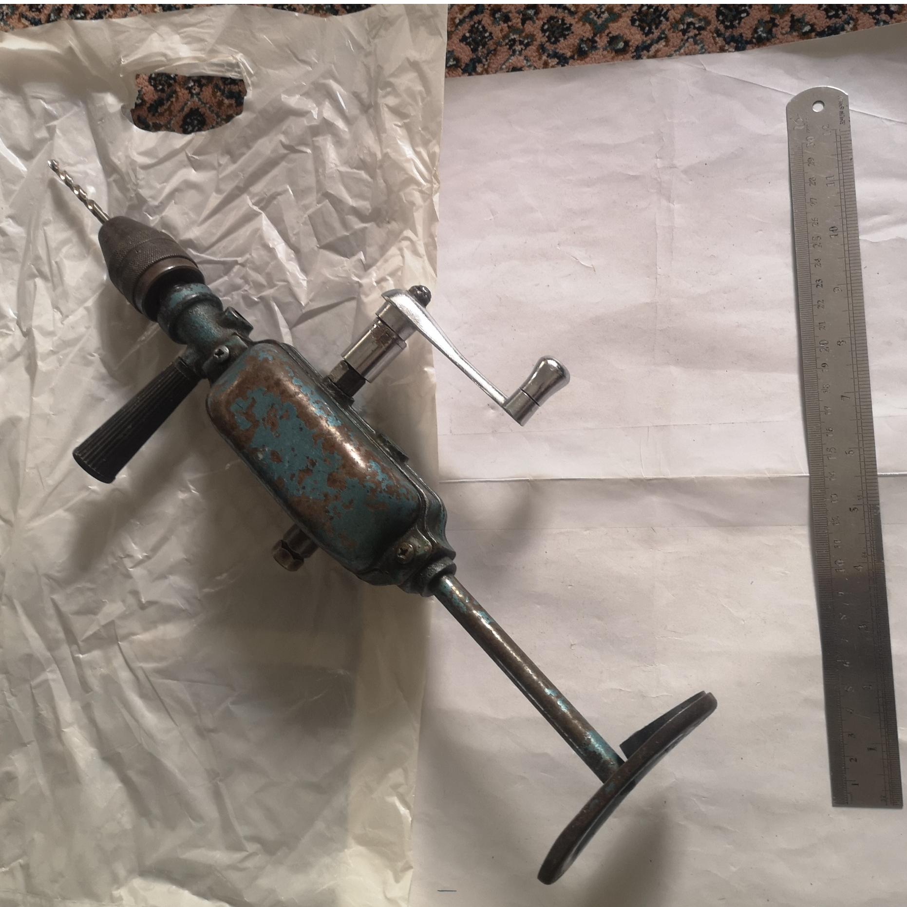 دریل دستی قدیمی کارکرد بدون نیاز به برق