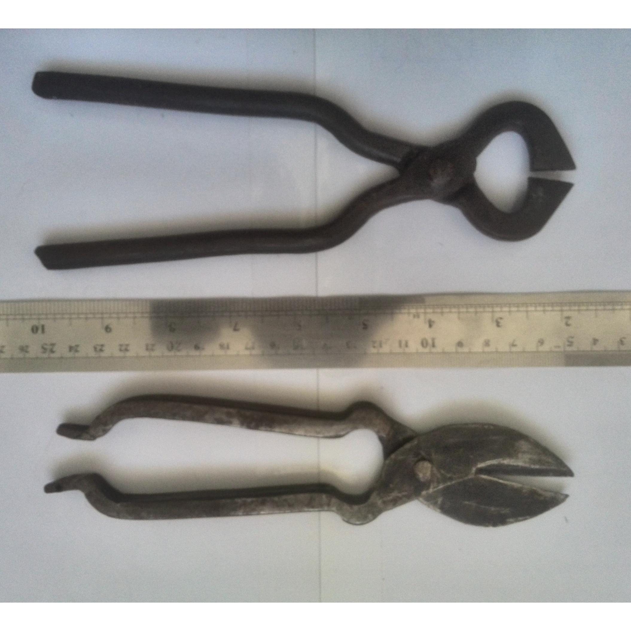 ابزار قدیمی قیچی یا شکل قند شکن دو تا