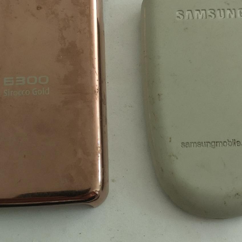 دو عدد درب پشتی گوشی موبایل، نوکیا 6300 و سامسونگ