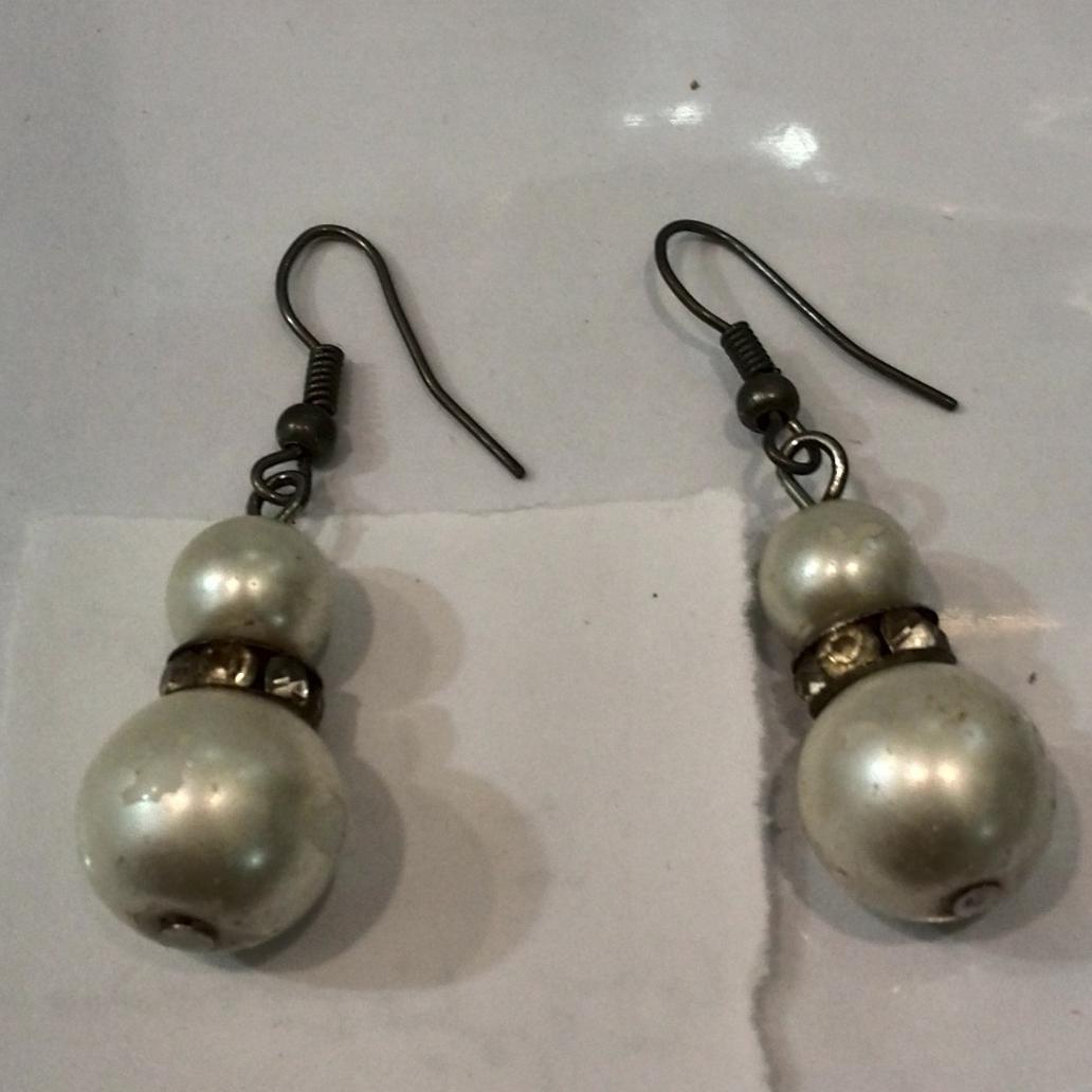 گوشواره شبیه مروارید(فروشگاه سیدمجرد)