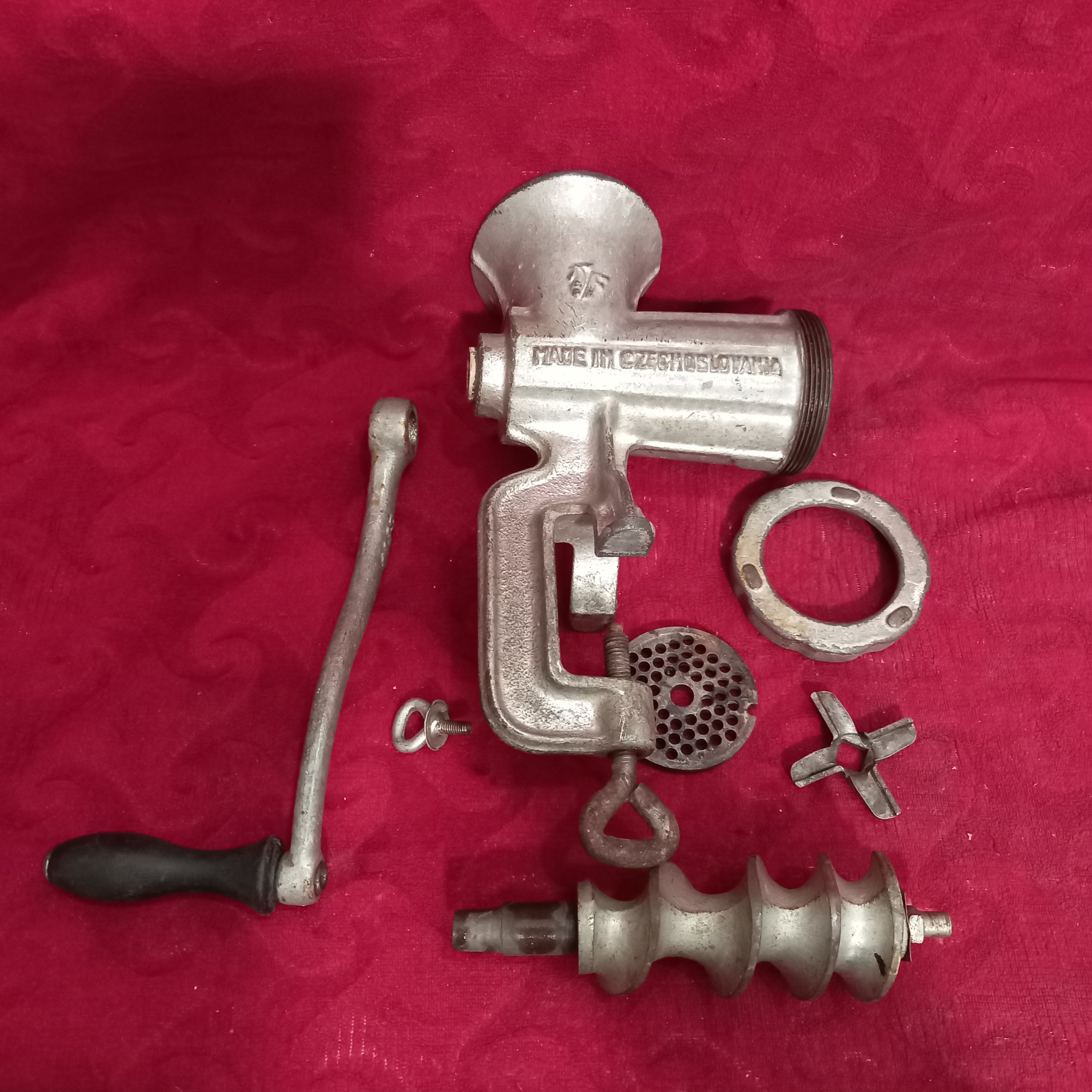 چرخگوشت دستی ساخت چکسلواکی بکرقدیمی