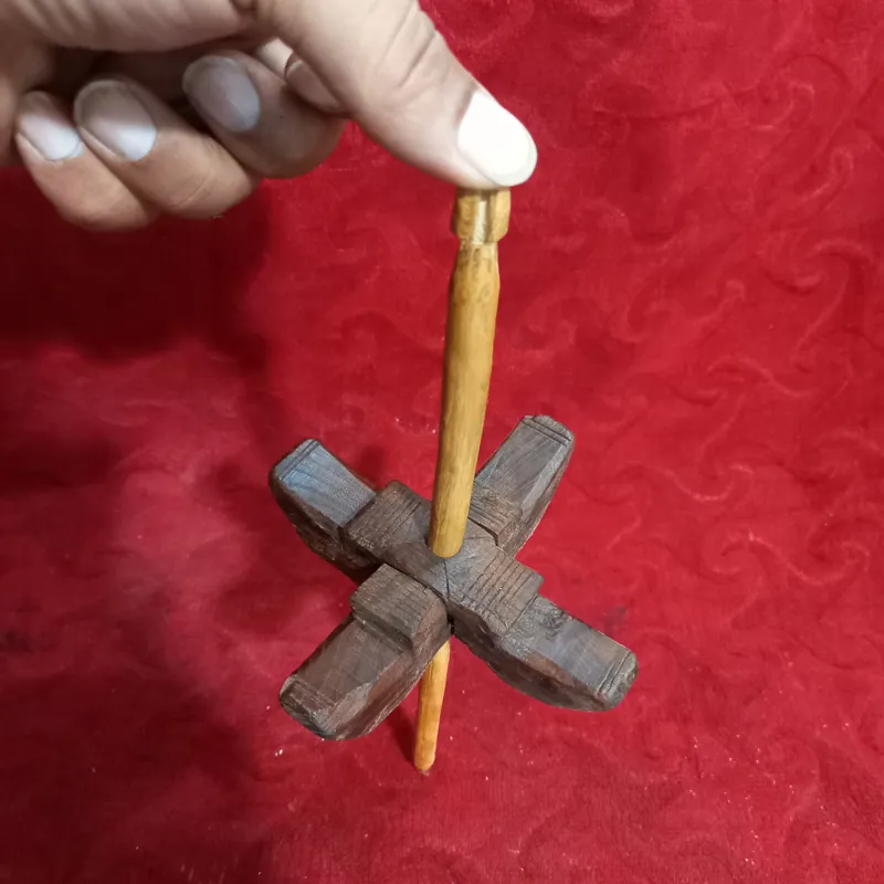 جیلک پشم ریسی چوبی قاجاری