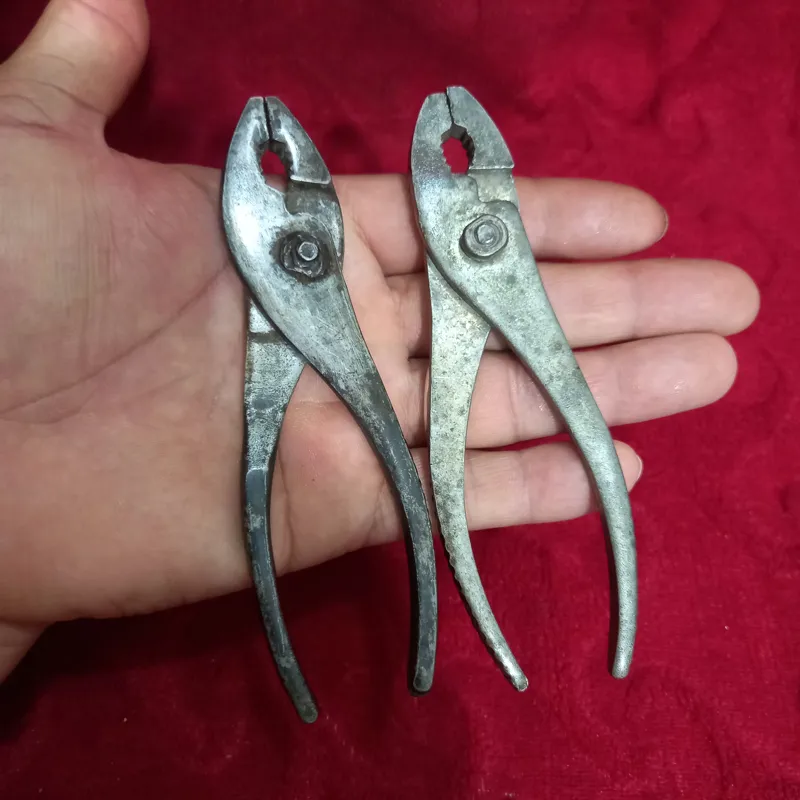 جفت انبردست قدیمی