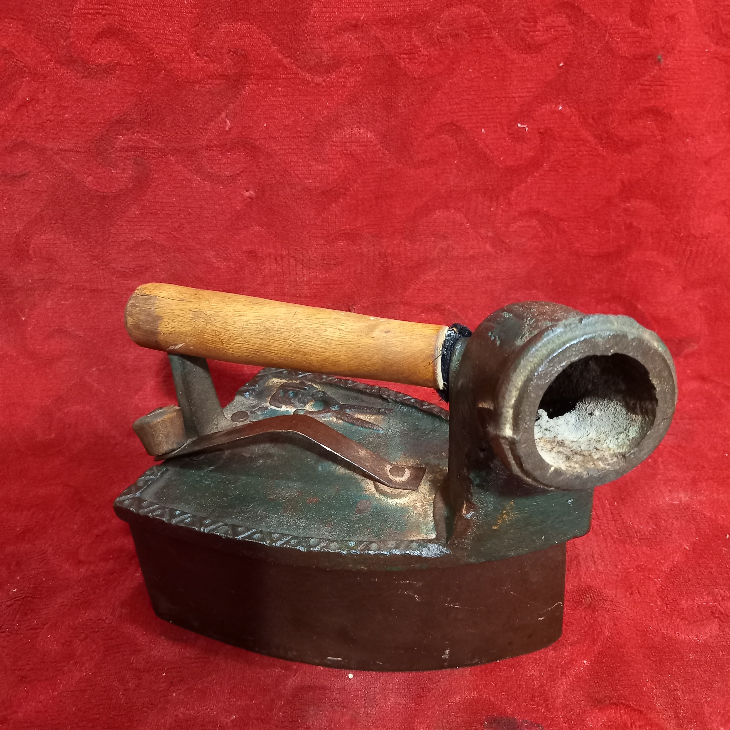 اتو ذغالی شیپوری بکرقدیمی