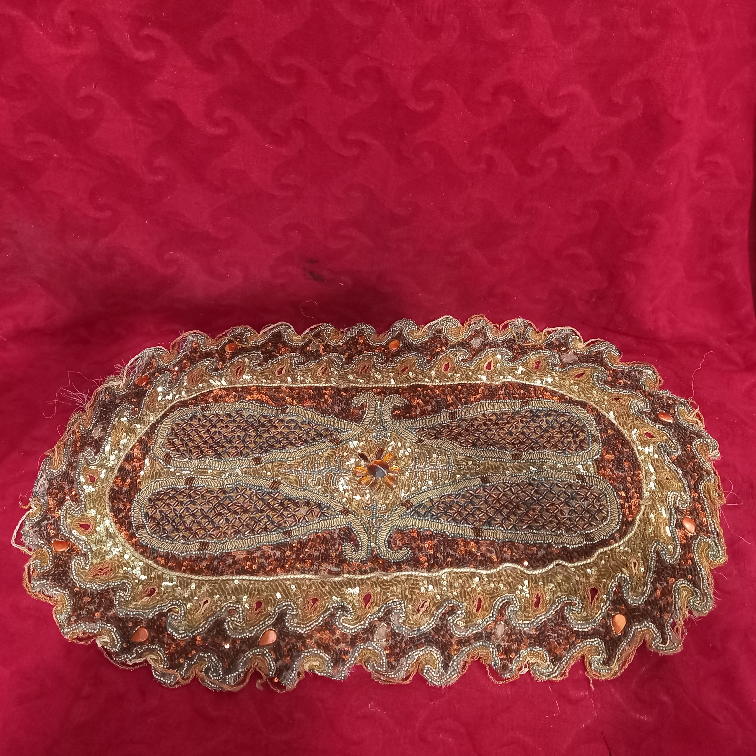 رومیزی بسیار زیبا تمام مهره دوزی شده قدیمی