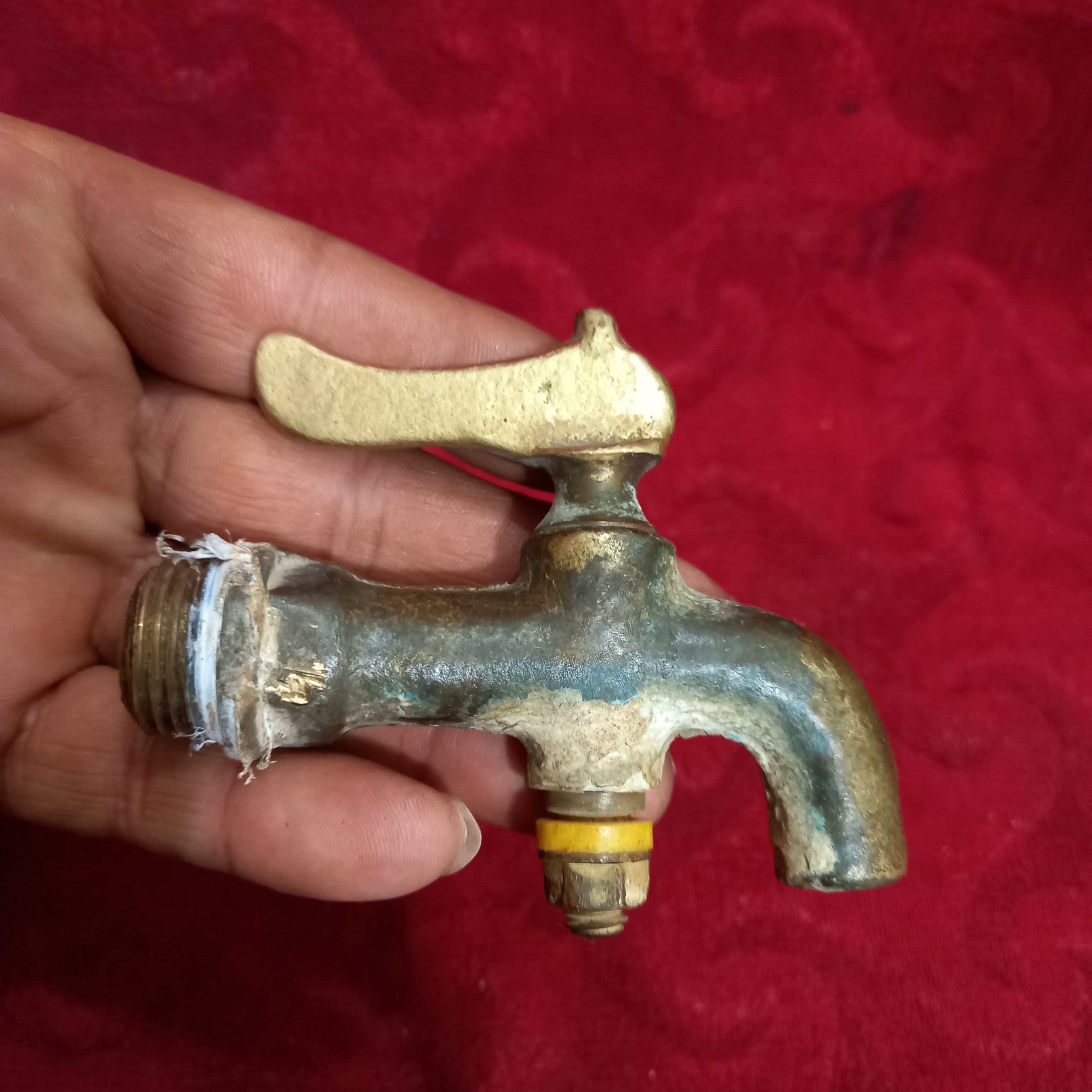 شیر آب حوض انباری قدیمی