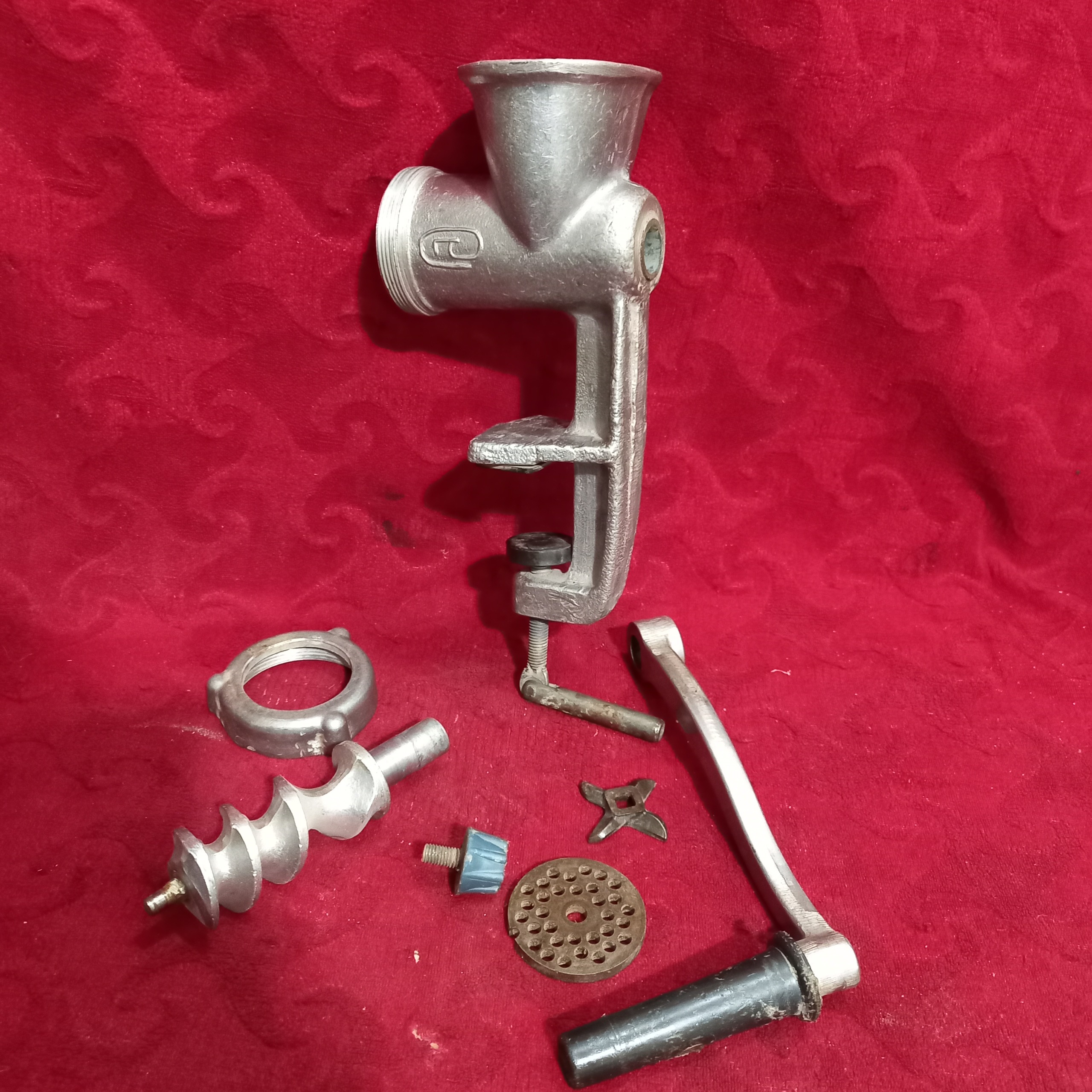 چرخگوشت دستی تمام آلمینیومی بکرقدیمی