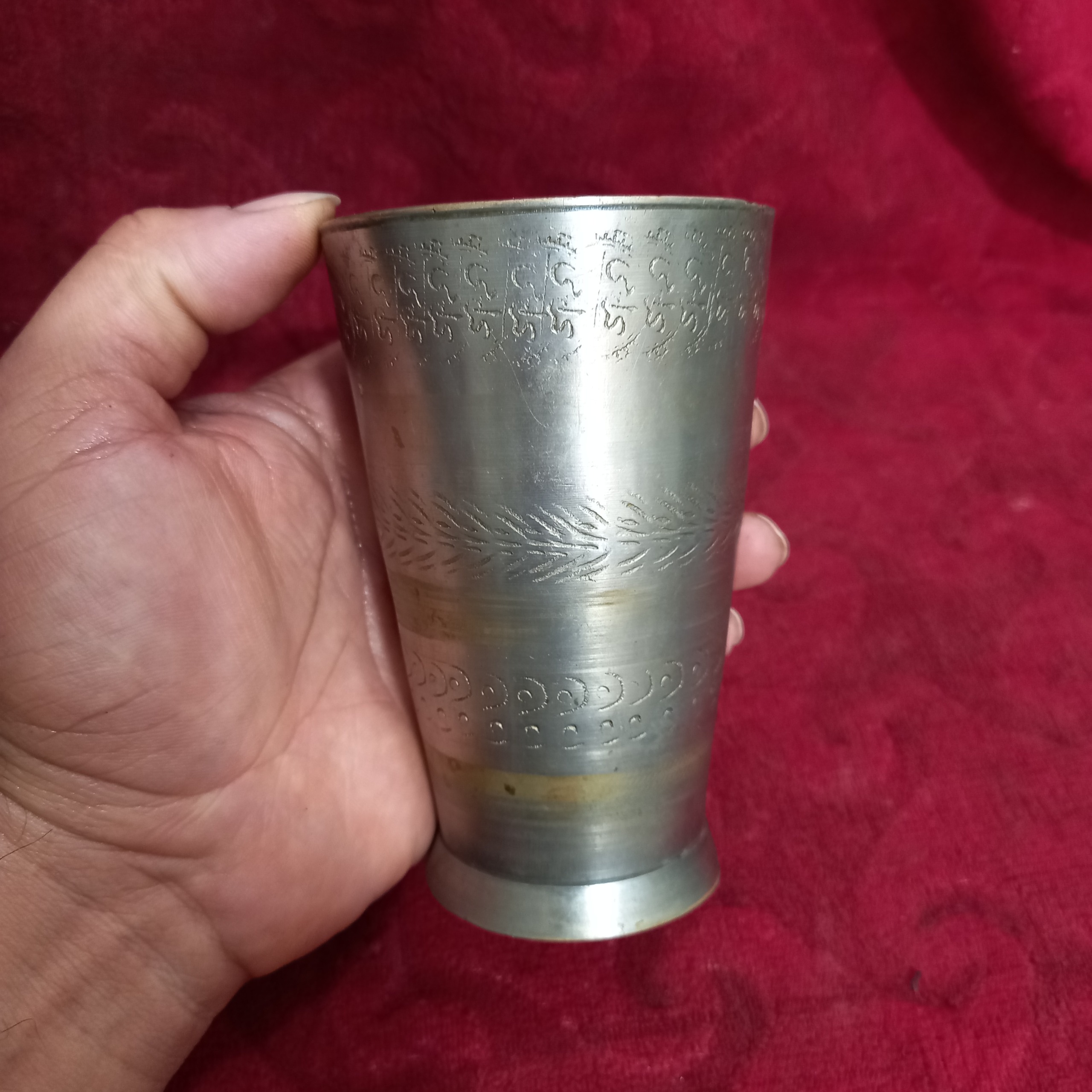 لیوان برنجی نقشدار قدیمی