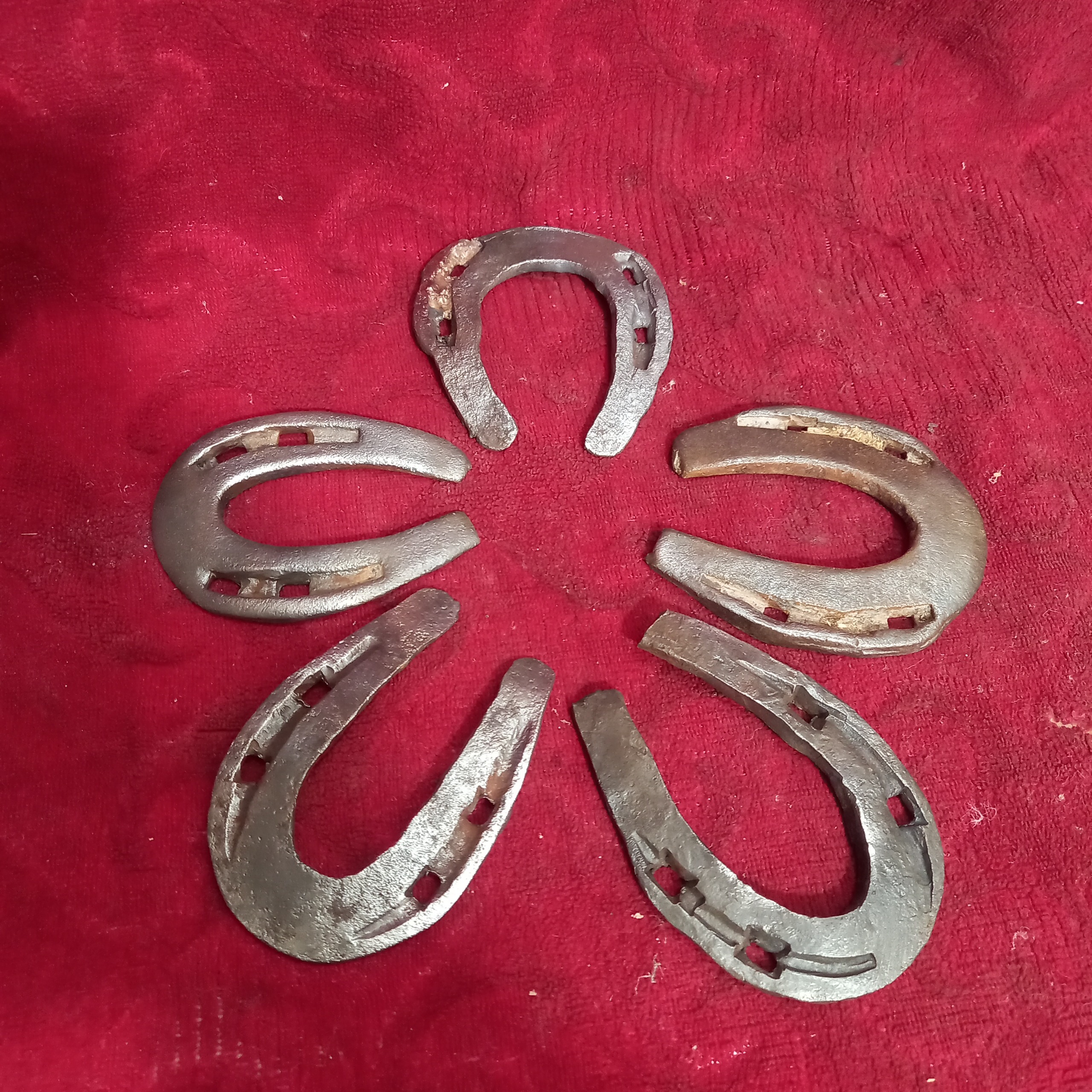 مجموعه نعل فولاد قدیمی