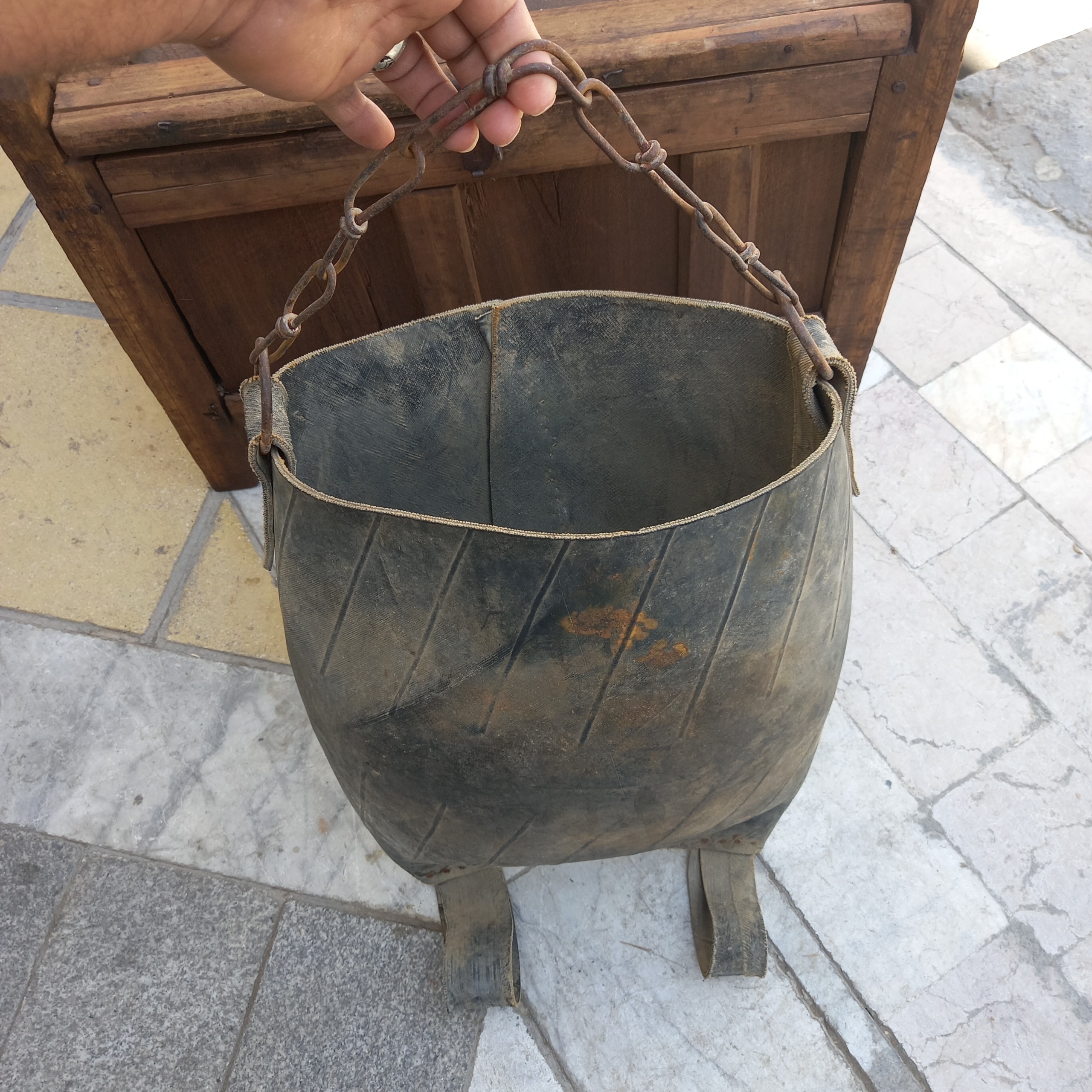 سطل جیری بزرگ بکر قدیمی