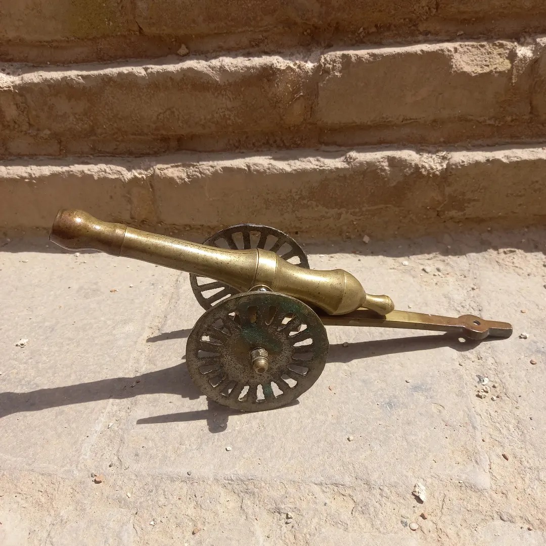 ماکت توپ جنگی برنجی قدیمی