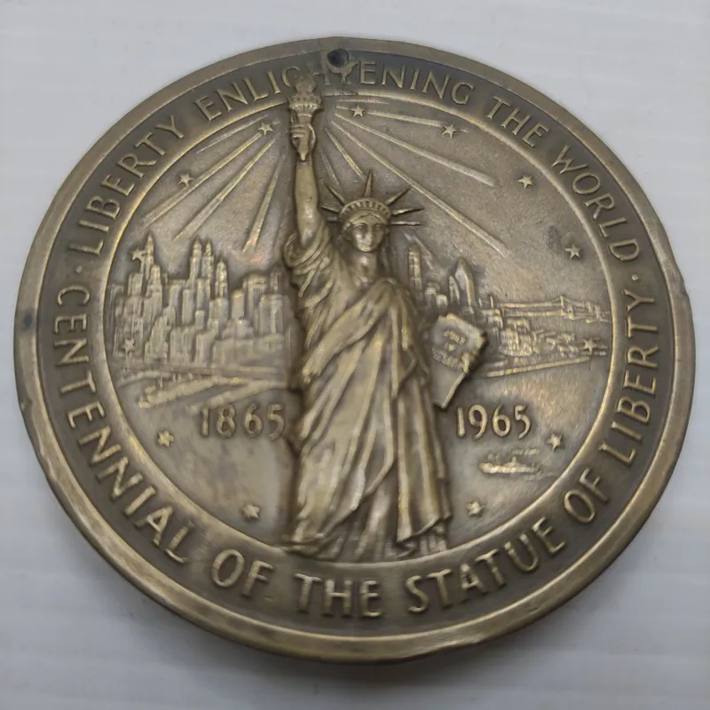 مدال بزرگ و زیبای آزادی