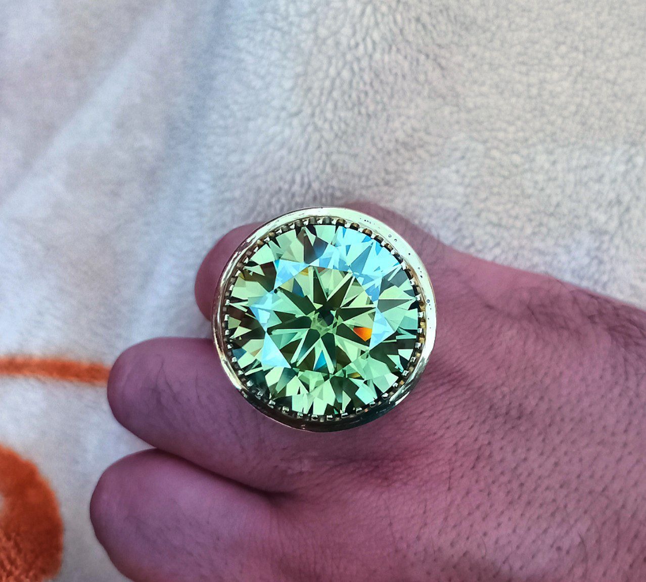 انگشتر موزانایت شامپاینی