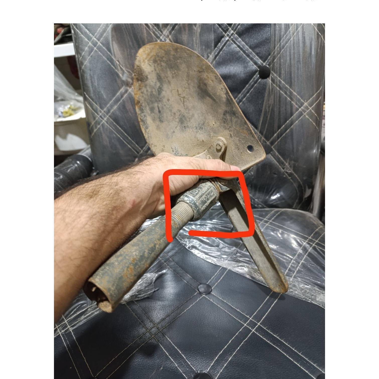 بیل تاشو سنگین هم بیل هم کلنگ( توضیحات)