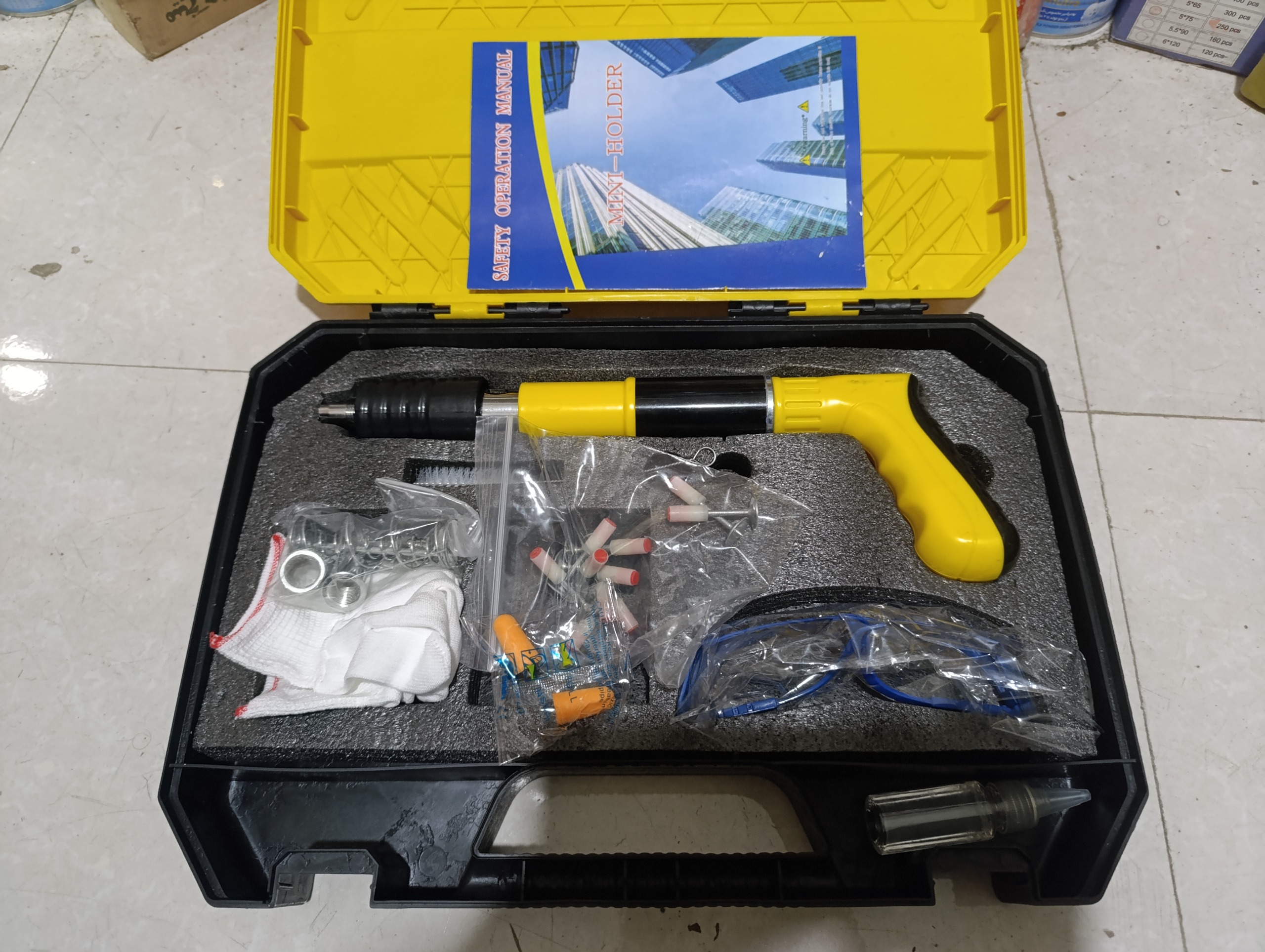 میخکوب دستی چاشنی خور. همراه اقلام و جعبه