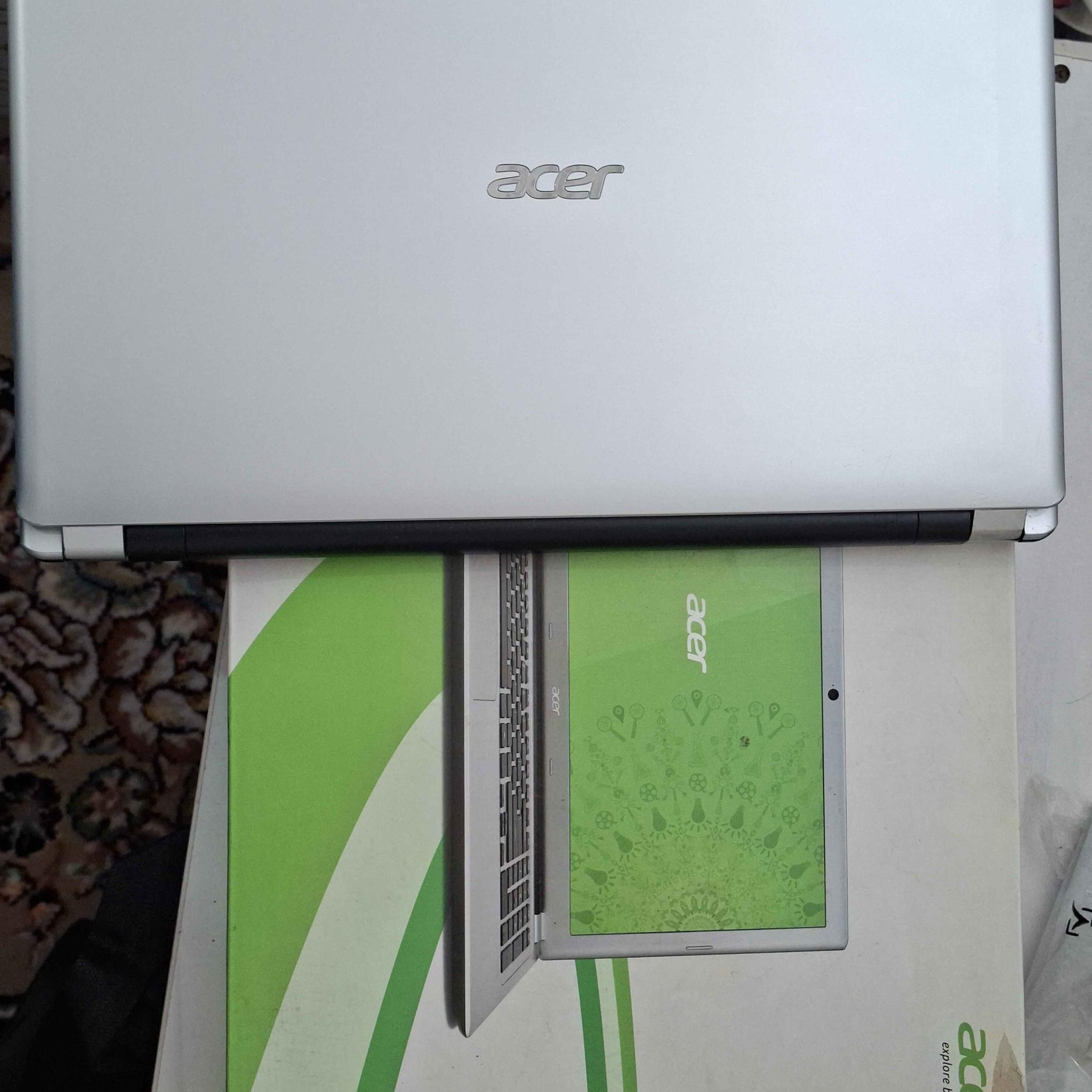 لپ تاپ ایسر Core i5 با کارتن
