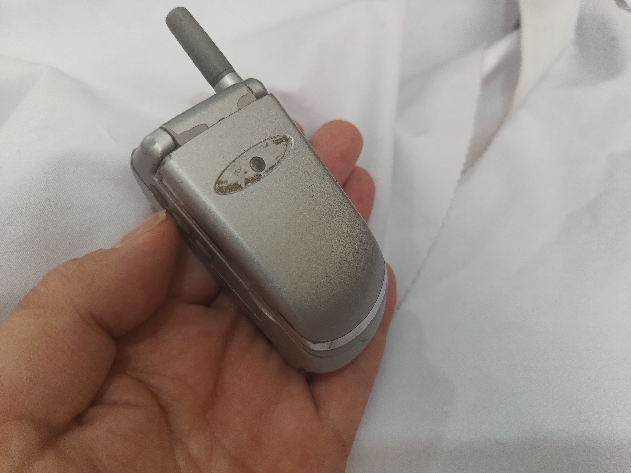نوستالژی موبایل تاشو موتورولا Motorola V50