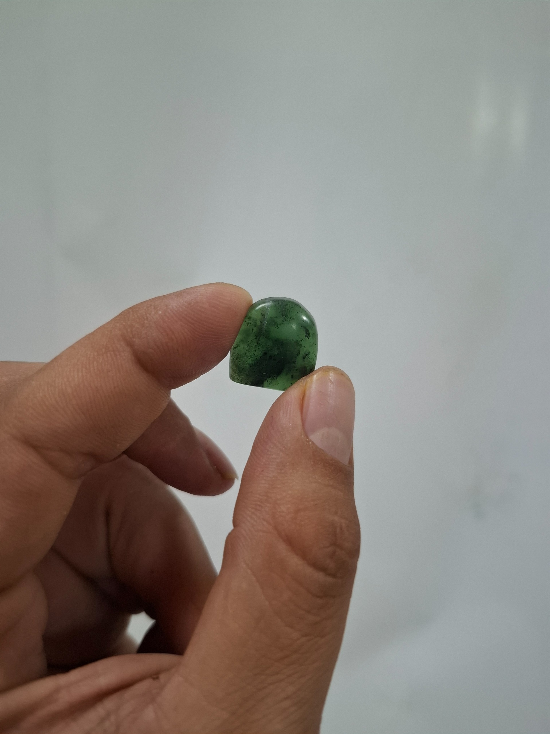 نگین یشم کانادایی درجه یک ذغال دار