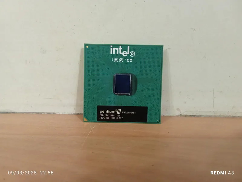 سی پی یو قدیمی و کلکسیونی اینتلPENTIUM III 750MHZ