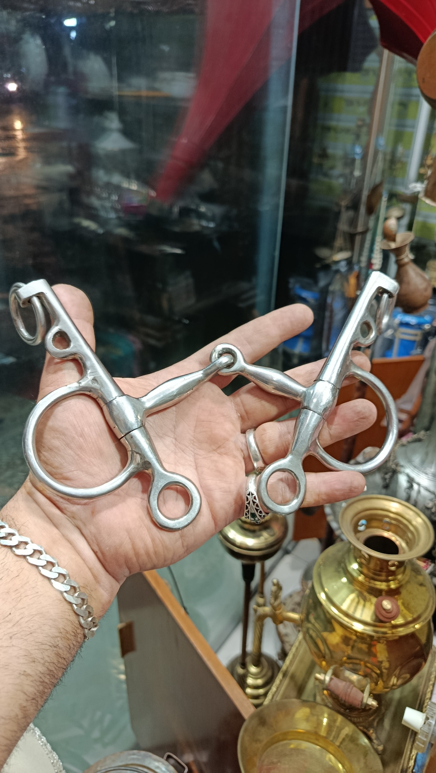 دهنه آبخوری قدیمی اسب سوارکاری