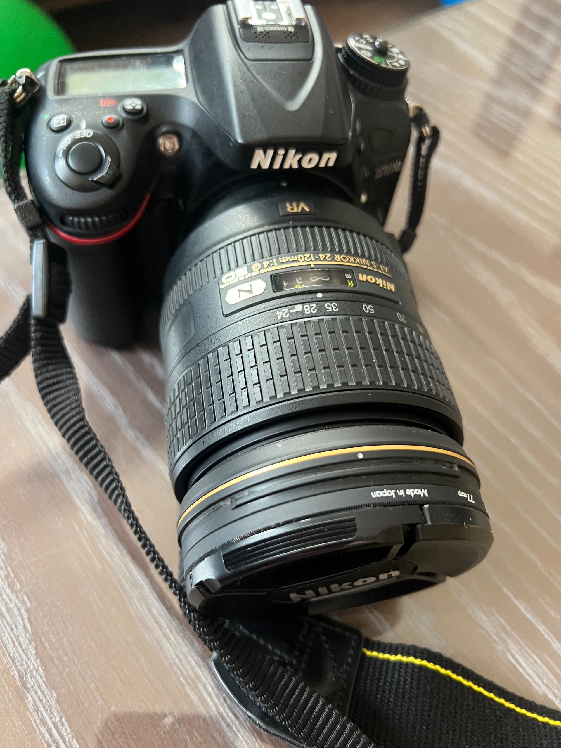 فروش دوربین Nikon D7200 بهمراه لنز 24-120 در حد نو