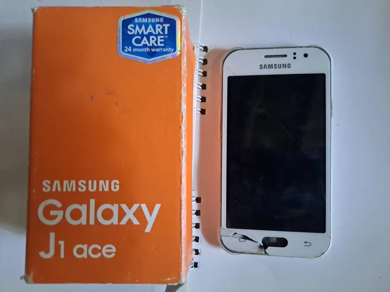گوشی موبایل سامسونگ J1 ace 8G