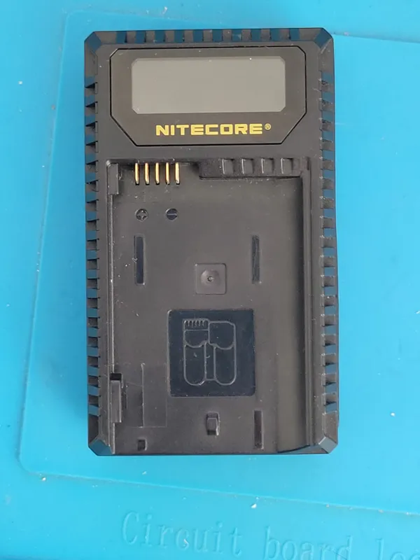 شارژر usb برند nitecore مخصوص باتری های نیکون
