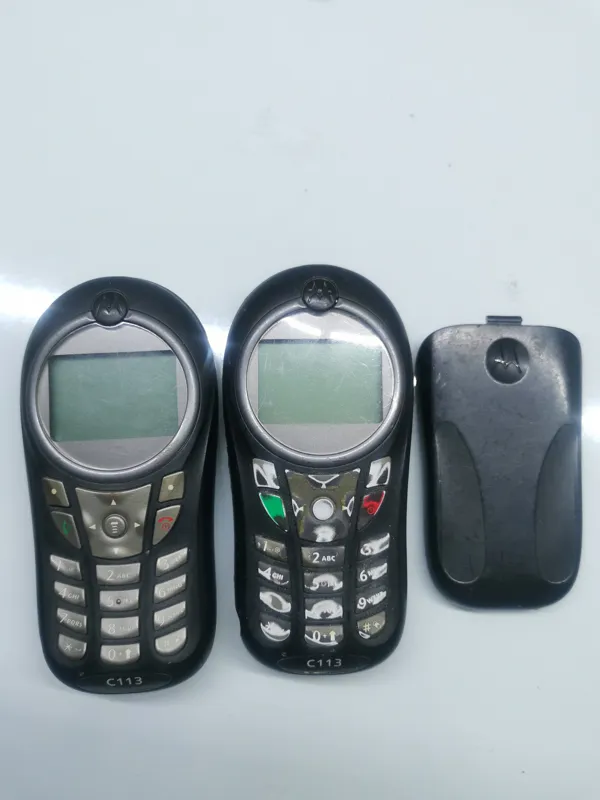 گوشی موتورولا C113 (یکی ریجستر نیست یکی خاموش)