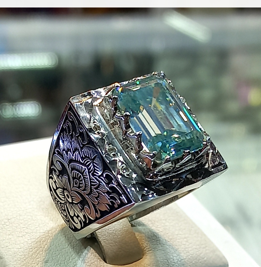 انگشتر موزانایت نگین باگتی طلعلوع بی نظیر