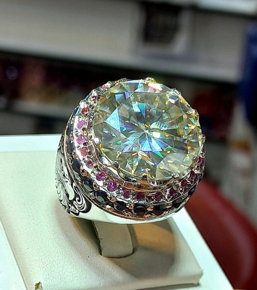 انگشتر موزانایت 30 قیراطی بی نظیر طلعلوع عالی