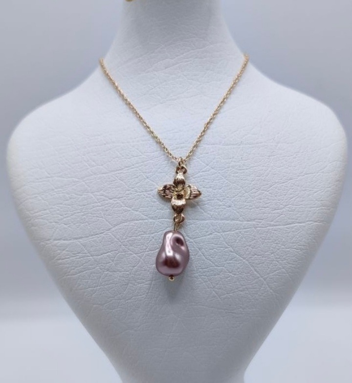 گردنبند طرح طلا مروارید و گل وارداتی