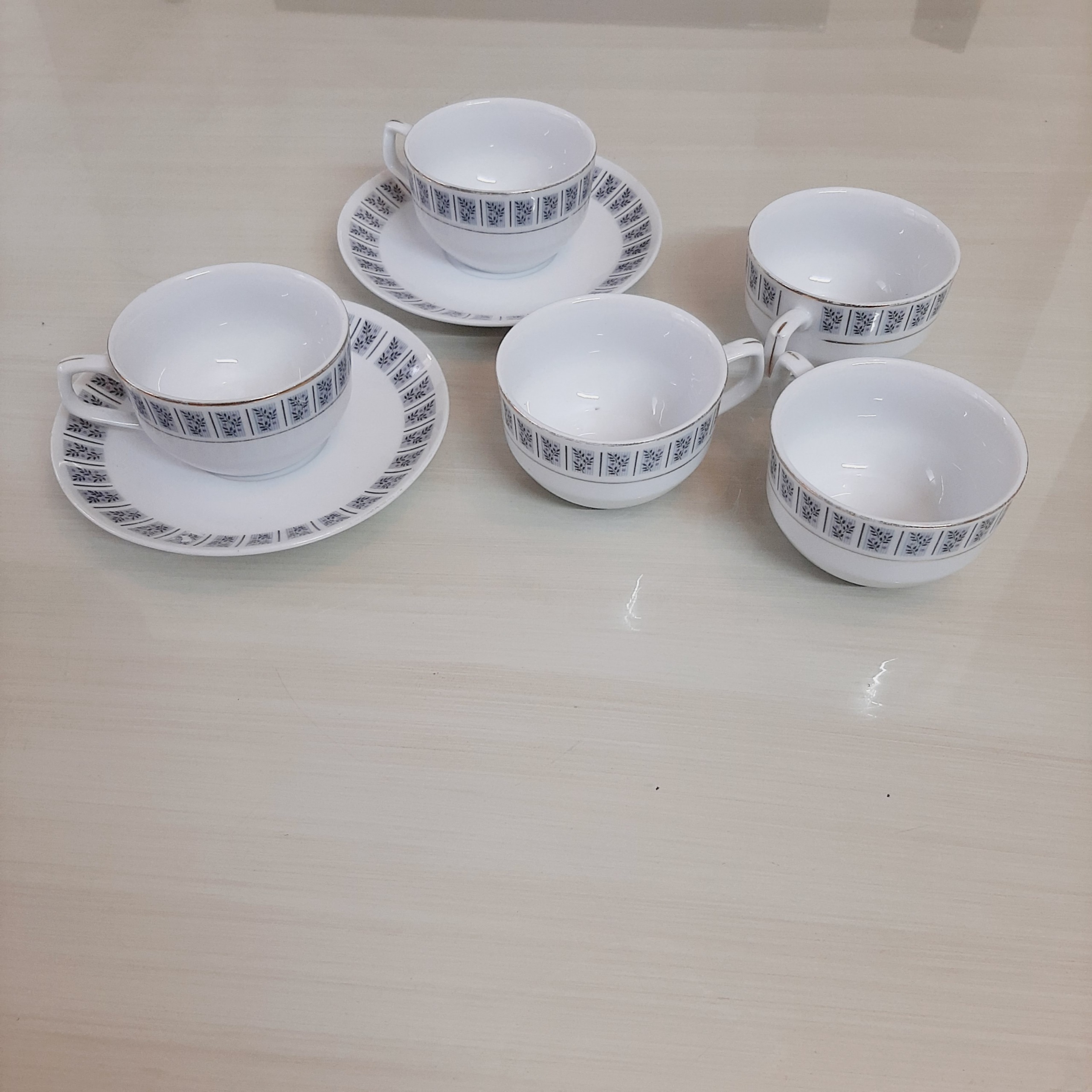 5 عدد فنجان و 2 عدد نعلبکی چایخوری چینی
