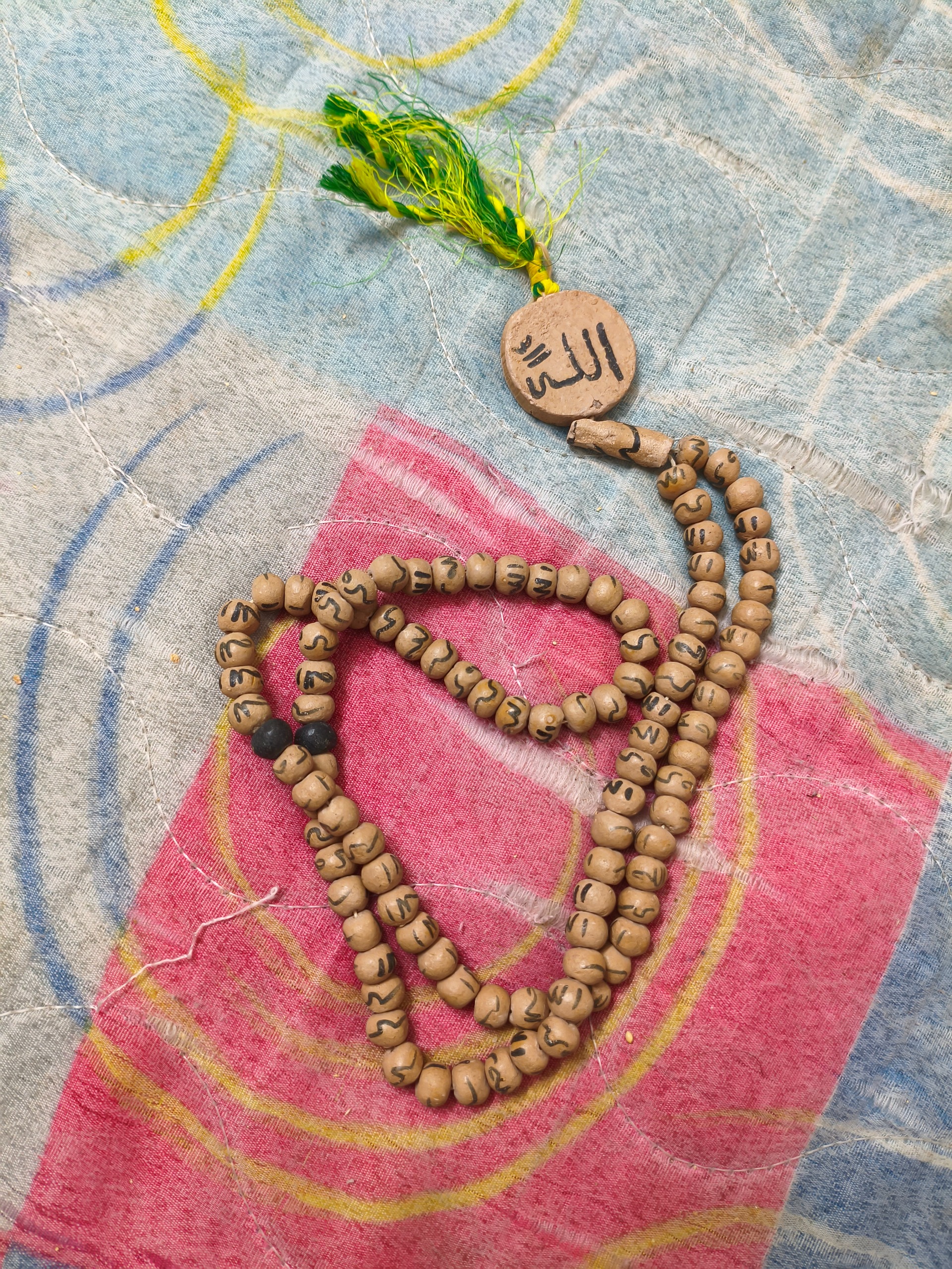 تسبیح ساخته شده با خاک کربلا
