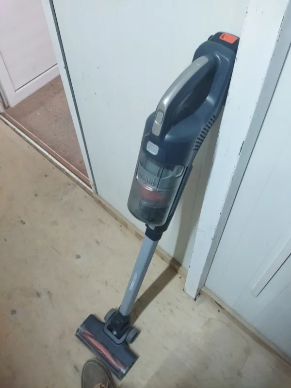 جارو شارژی استوک بلک اند دکر