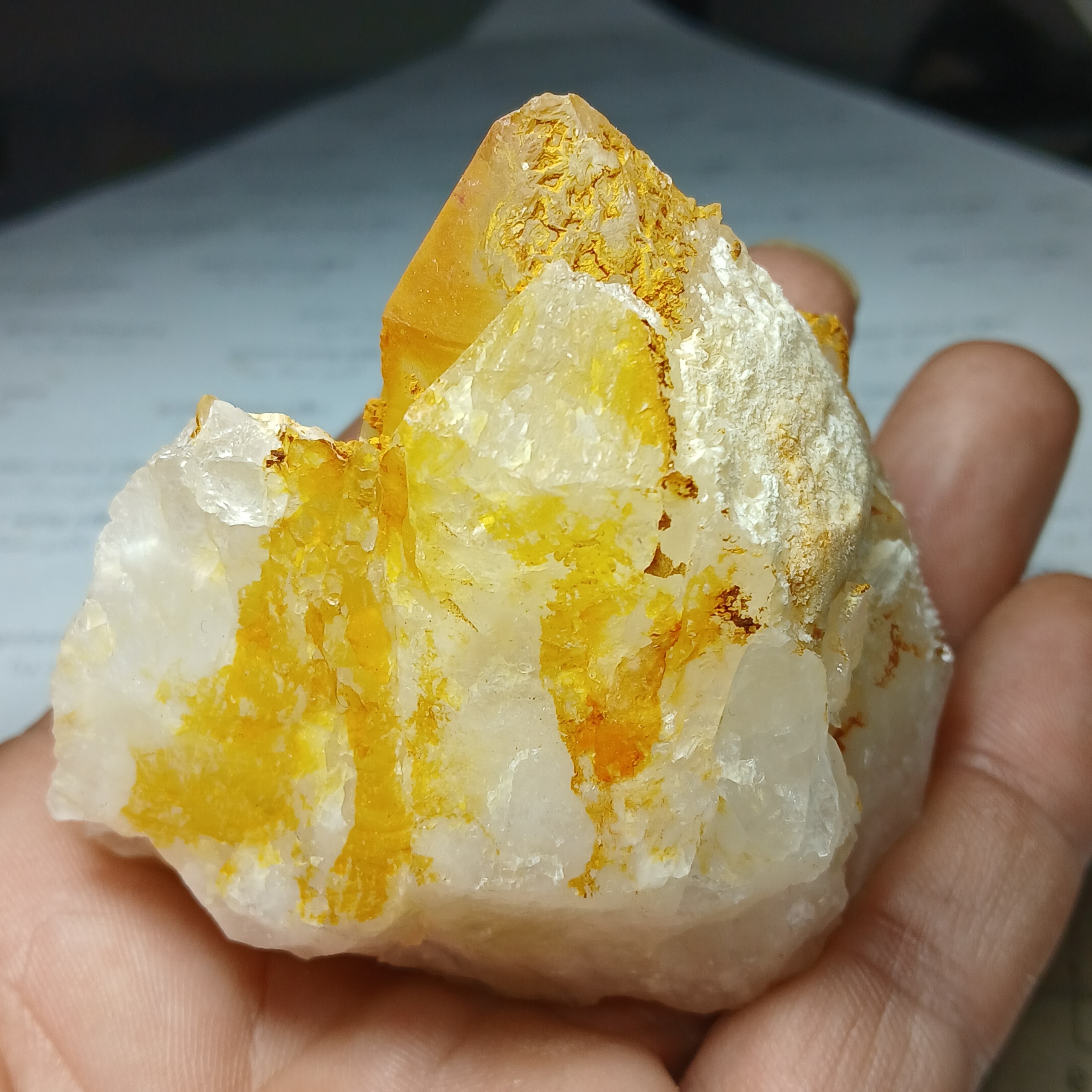 کوارتز هماتوئیدکد253_ ابعاد6×6سانت