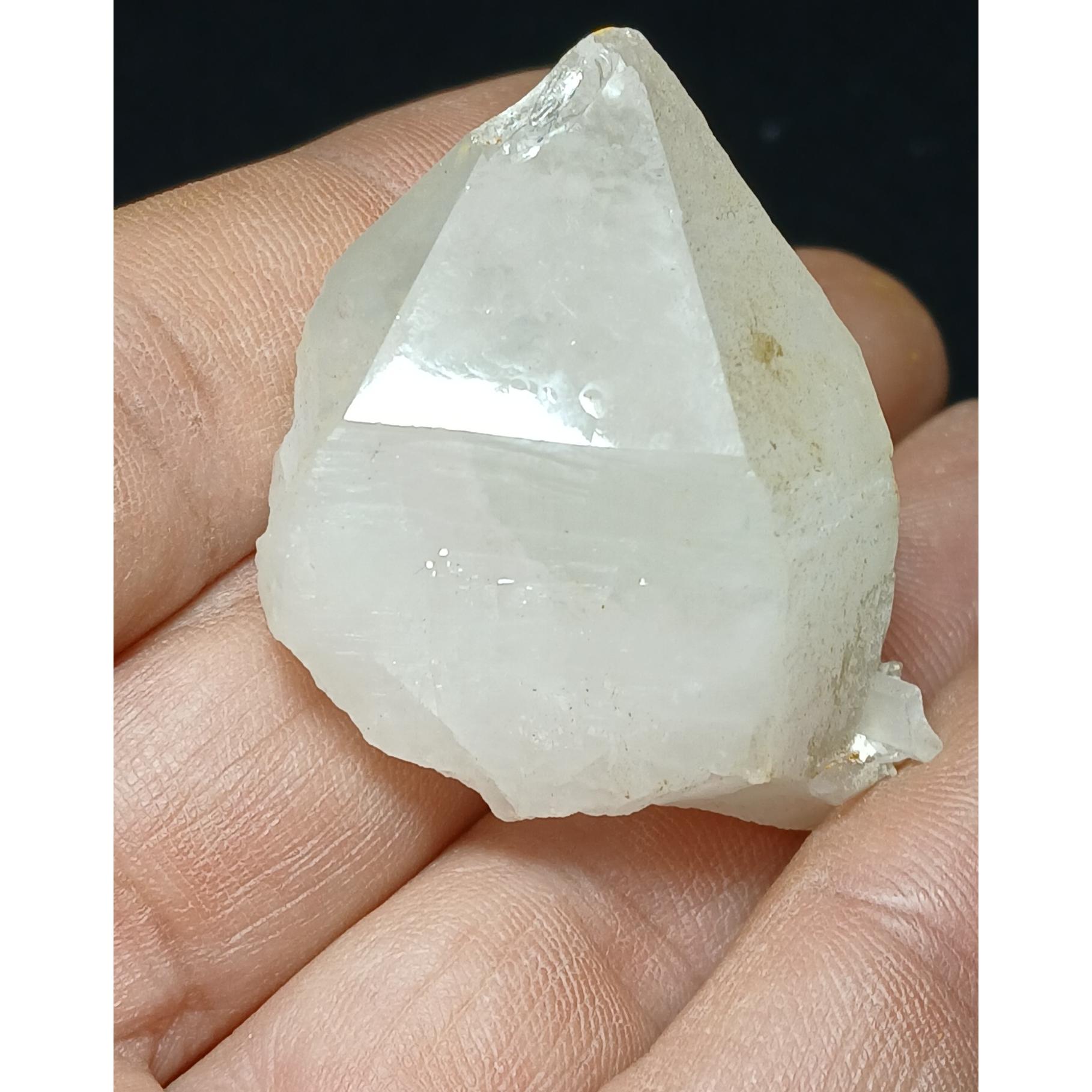 کریستال کوارتز هرمی کد77_ ابعاد4×3سانت