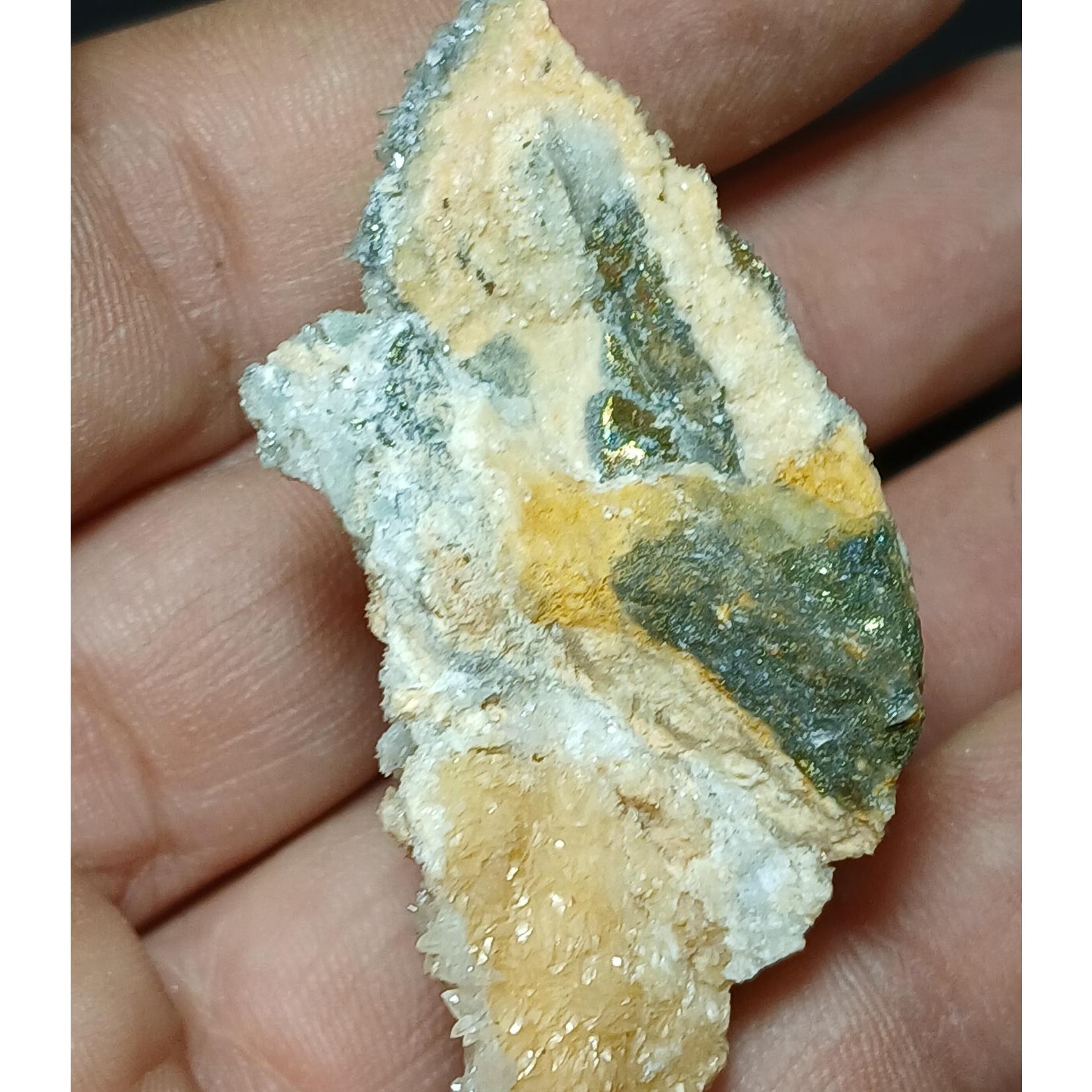 دولومیت همروشدی پیریت کد98_ابعاد5×3سانت